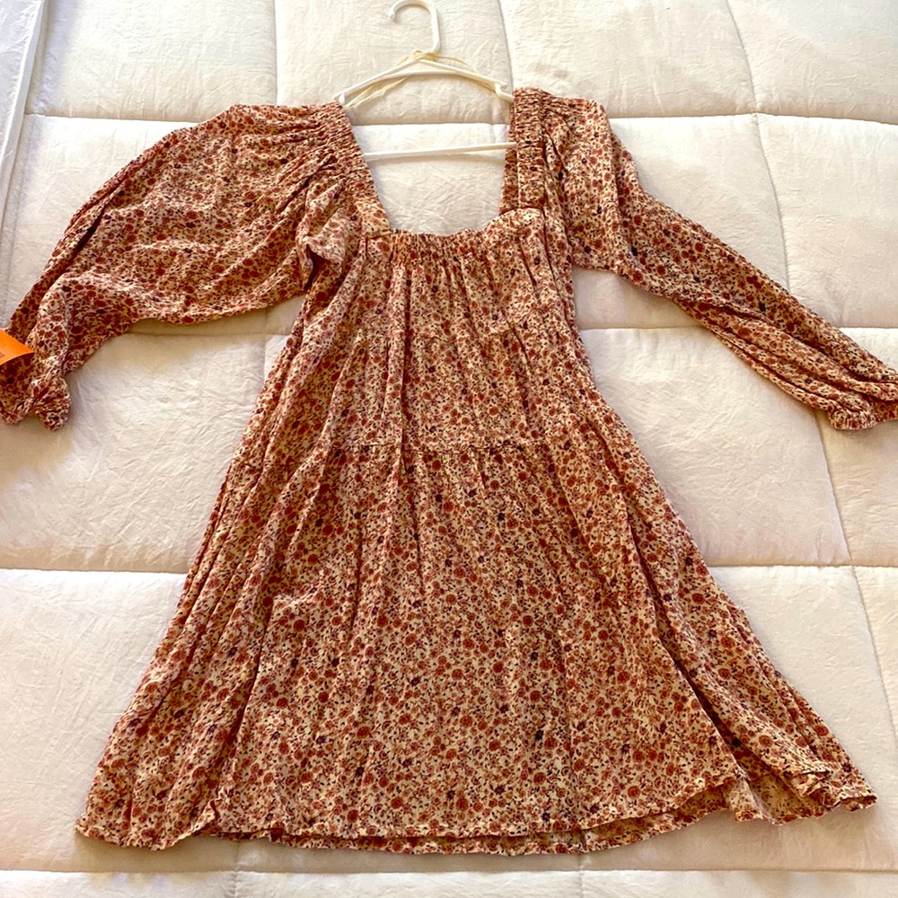Mid sleeve dress